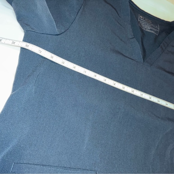 2/$35 FIGS TECHNICAL COLLECTION XL Scrubs Top Casma Blue Professional Medical - Picture 5 of 6